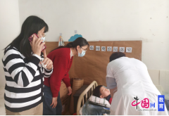 <b>对若何对食物中毒长儿急救、抱长儿姿态、物处</b>